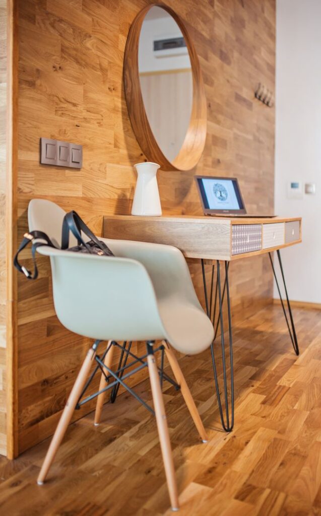 Przytulne wnętrze apartamentu na platformie wynajmu z panoramicznym widokiem